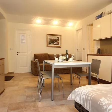 Apartment By The Sea - 10054